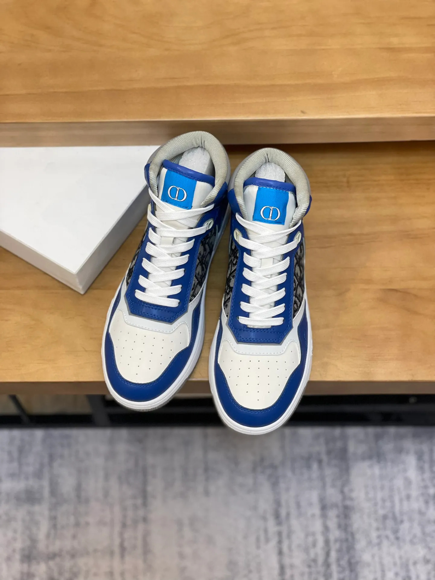 Men's shoes: 💰P460¥ Product trademark: Dior* "Dior*" high-top casual shoes Regular size: 38-44 (can be customized to 45.46) Product materials: Upper imported cowhide stitched with original fabric, breathable lining, original outsole. Number: 1006